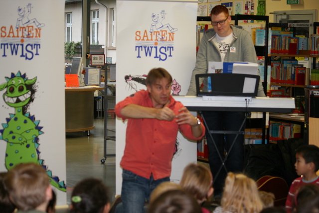 gal/2010/2010 Saitentwist Buecherei Borbeck 90 Jahre 18.11/2010 Saitentwist Buecherei Borbeck 90 Jahre 18.11. 039.jpg